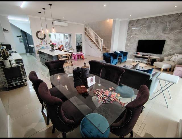 3 BEDROOM TOWNHOUSE FOR SALE IN LA LUCIA RIDGE